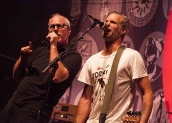 Greg Graffin e il bassista Jay Bentley live con i Bad Religion, Credit Flickr