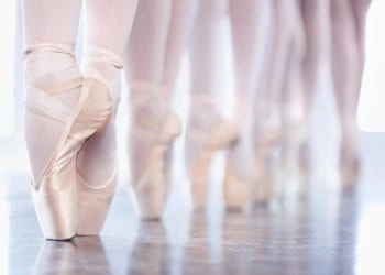 "In punta", danza classica, Credit iStockPhoto