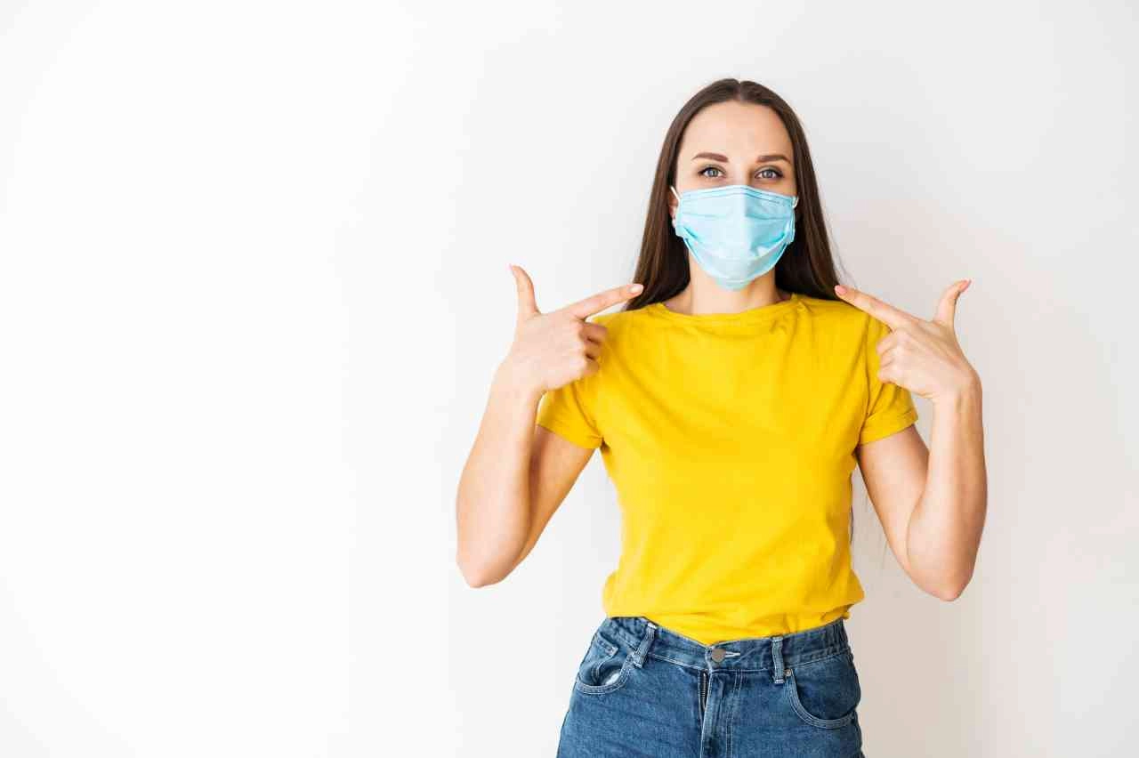 Ragazza con la mascherina, Credits iStockPhoto