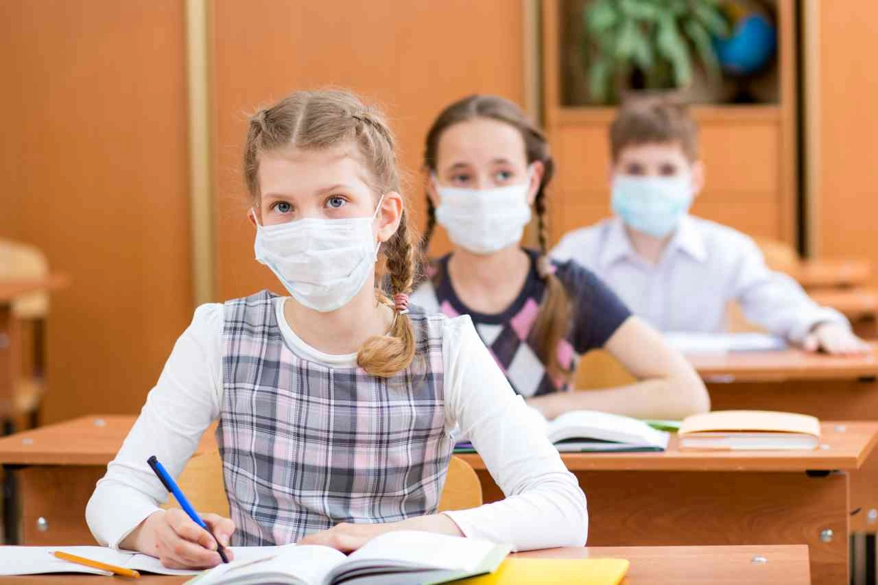 Scuola con mascherina, Credits iStockPhoto
