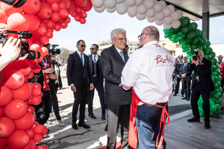 mattarella-inaugura-pizzaut-a-monza-in-occasione-della-giornata-dell’autismo
