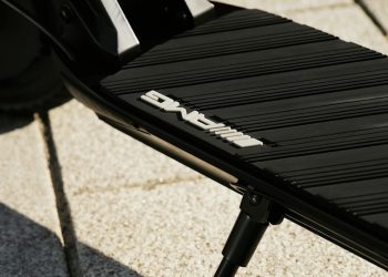 Mercedes AMG presenta il suo nuovo monopattino elettrico